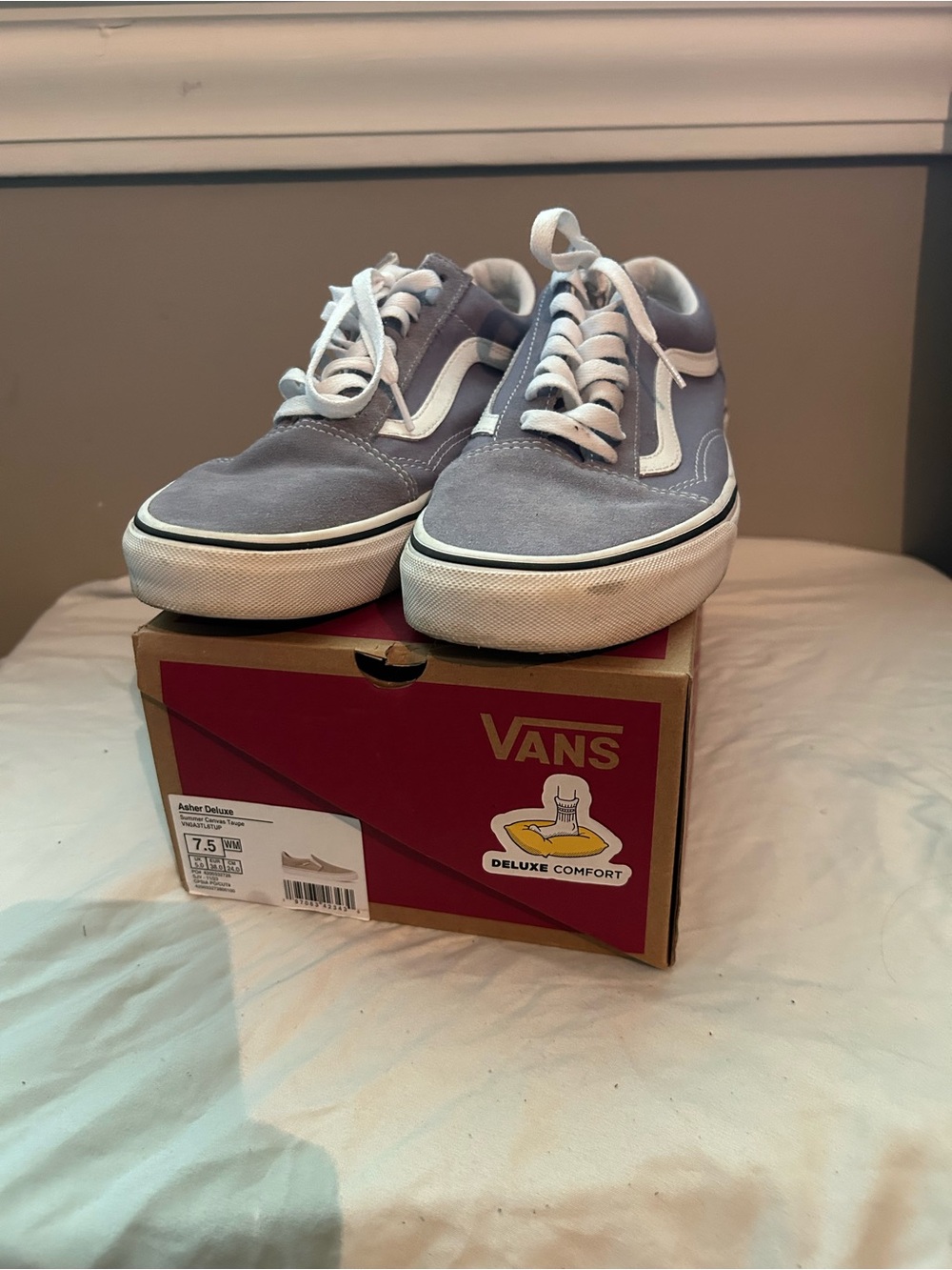 Vans men’s Old Skool Sneakers in Light Gray and White